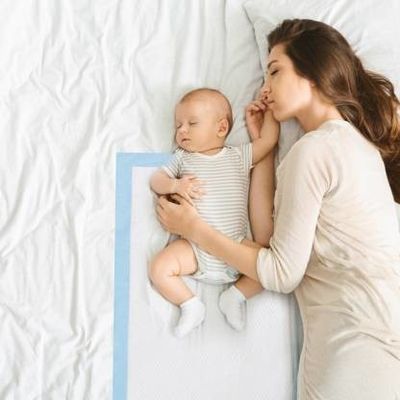 Harga yang pantas Penyerap Underpad Sekali Pakai Medis Rumah Sakit Bayi Dan Dewasa 65*51CM 7ply on line